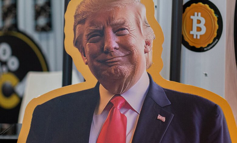 Pedagang crypto awal mendapat laba cepat pada koin Trump karena orang lain menderita kerugian