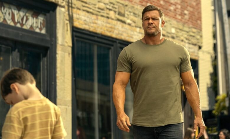 Alan Ritchson membahas reaksi Kristen ke adegan seks ‘pencapaian’