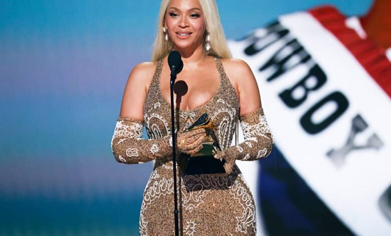 Beyonce memberikan teriakan manis kepada putrinya Rumi setelah Mayor Grammy menang