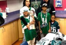 Eagles ‘AJ Brown Visits Fan, 10, yang menyelamatkan Saudari dari puing -puing kerusakan pesawat