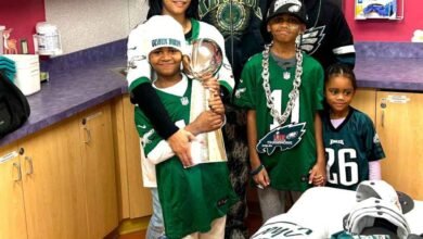 Eagles ‘AJ Brown Visits Fan, 10, yang menyelamatkan Saudari dari puing -puing kerusakan pesawat