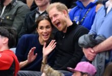 Pangeran Harry dengan main -main mengundang Meghan Markle untuk bernyanyi di atas panggung