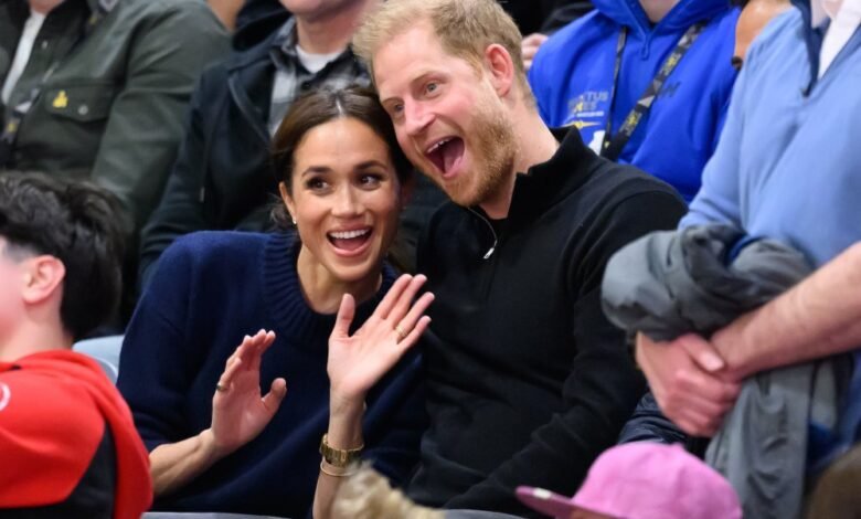 Pangeran Harry dengan main -main mengundang Meghan Markle untuk bernyanyi di atas panggung