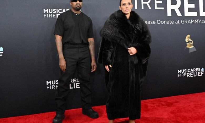 BTS of Kanye West dan Bianca Sensori 2025 Grammys Red Carpet Moment