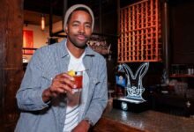 Jay Ellis memecah chemistry -nya dengan Costar ‘Running Point’ Kate Hudson