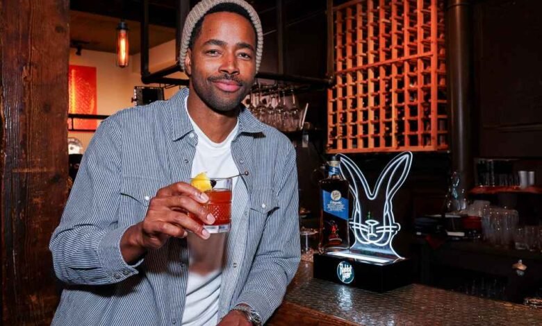 Jay Ellis memecah chemistry -nya dengan Costar ‘Running Point’ Kate Hudson