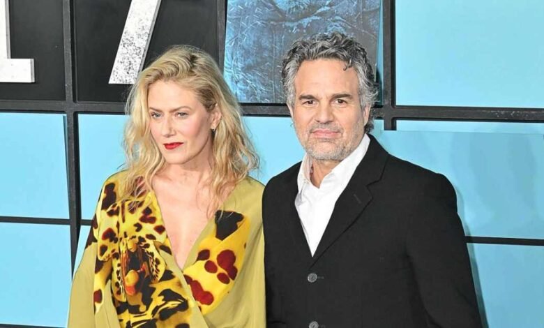 Mark Ruffalo dan Sunrise Coigney Nikmati Kencan Malam di Premier ‘Mickey 17’