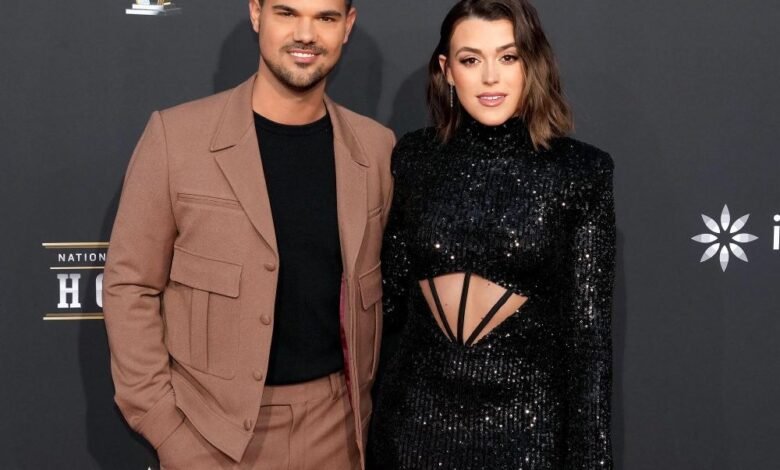 Istri Taylor Lautner bereaksi terhadap Jason Kelce yang sangat tim Edward